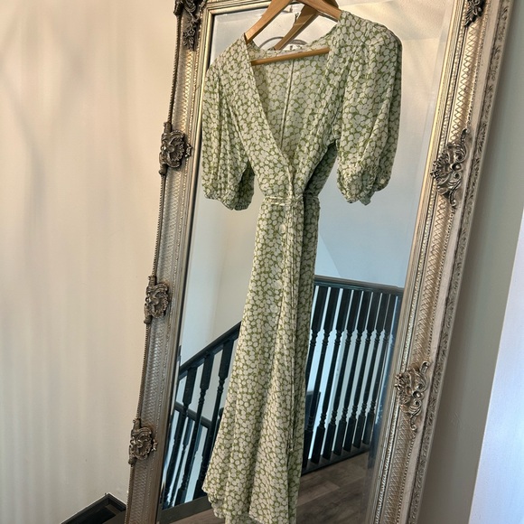 Faithfull the Brand Marta floral wrap midi dress - Picture 3 of 6